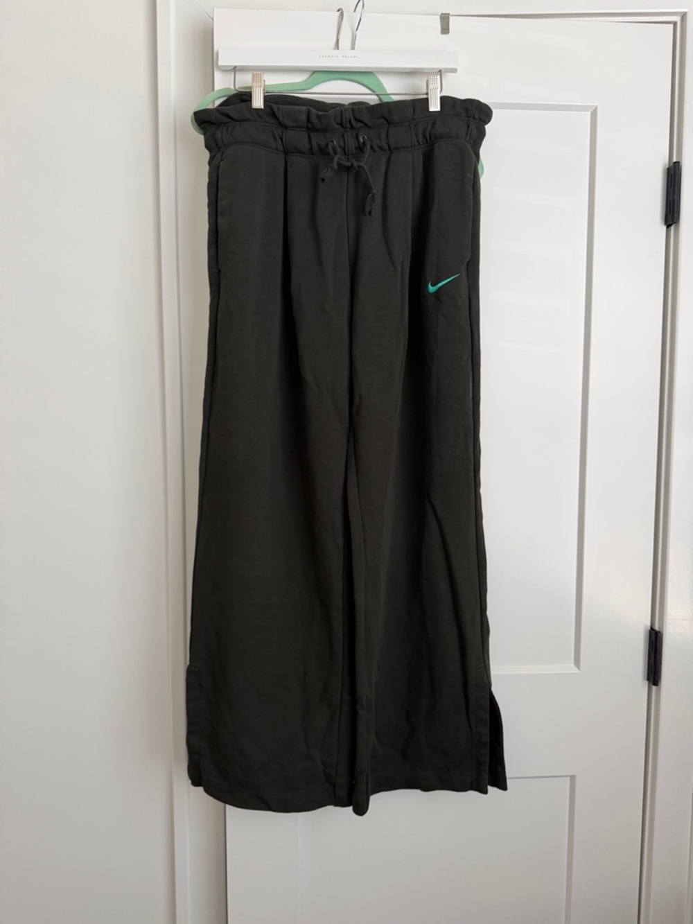 Nike Black Wide-Leg Sweatpants with Teal Swoosh Accent